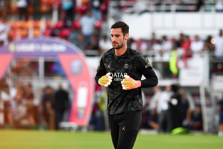 記者：里科墜馬近一年后終于恢復(fù)訓(xùn)練，預(yù)計月底可以回歸巴黎合練