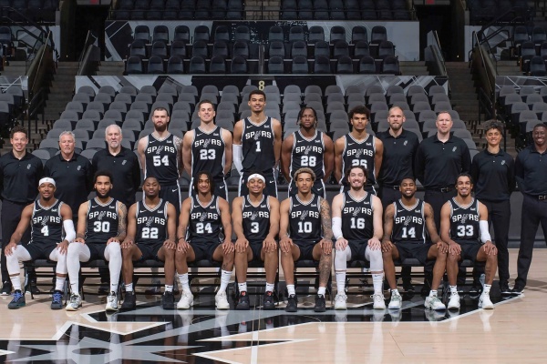 鹽湖城寒風(fēng)擋不住黑馬奔騰？馬刺劍指七連勝，爵士殘陣難擋文班亞馬